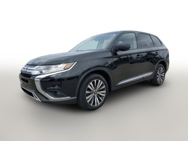 2020 Mitsubishi Outlander SE