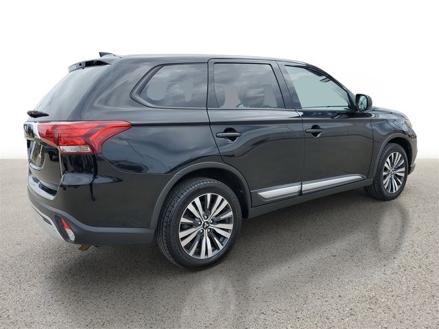 2020 Mitsubishi Outlander SE