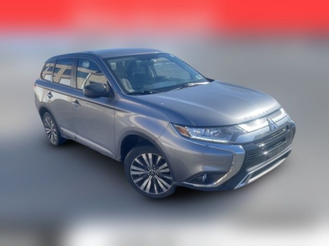 2020 Mitsubishi Outlander SE