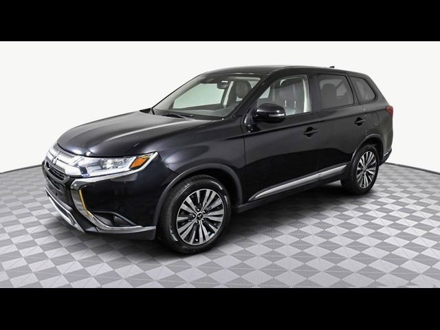 2020 Mitsubishi Outlander LE