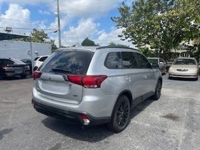 2020 Mitsubishi Outlander LE