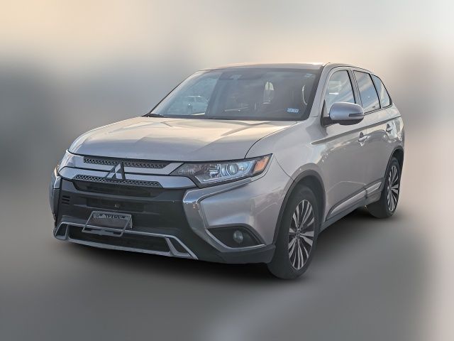 2020 Mitsubishi Outlander SE