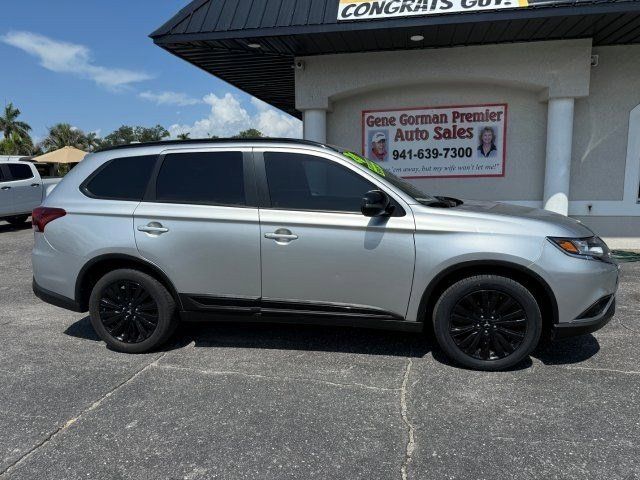 2020 Mitsubishi Outlander SE
