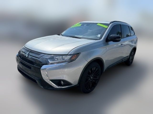 2020 Mitsubishi Outlander SE
