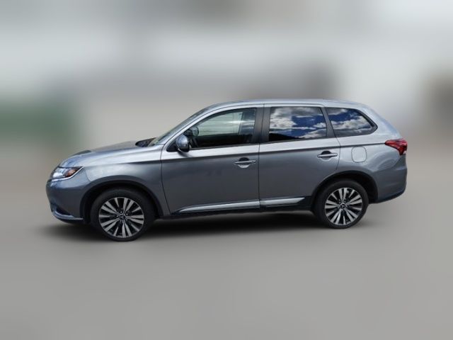2020 Mitsubishi Outlander SE