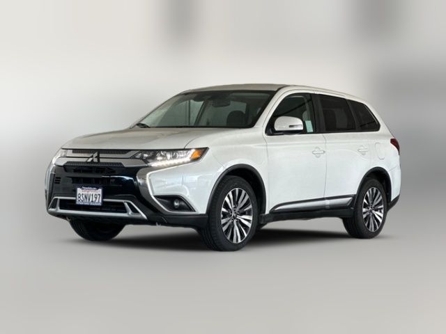 2020 Mitsubishi Outlander LE