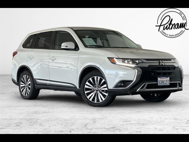 2020 Mitsubishi Outlander LE