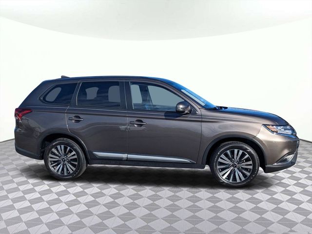 2020 Mitsubishi Outlander SE