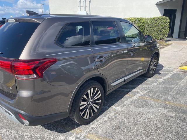 2020 Mitsubishi Outlander SE