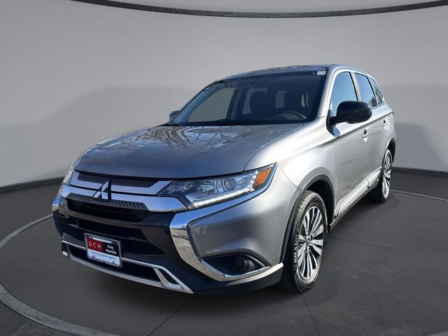 2020 Mitsubishi Outlander SE