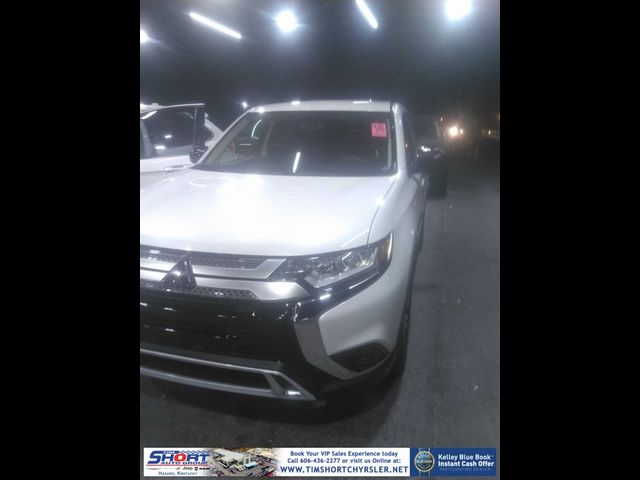 2020 Mitsubishi Outlander SE