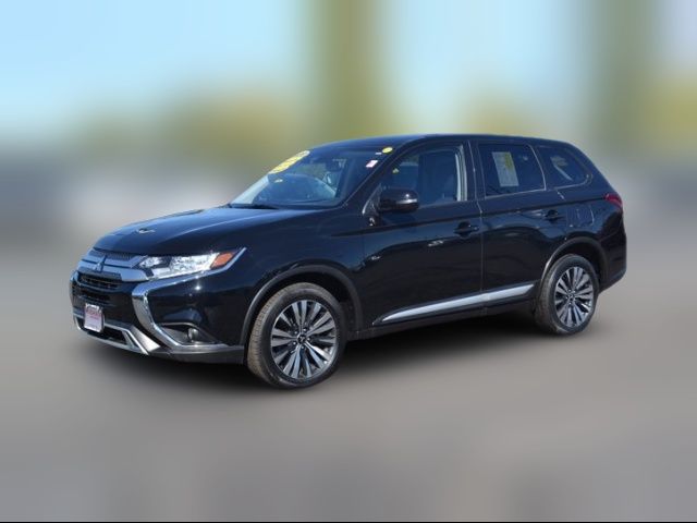 2020 Mitsubishi Outlander SE