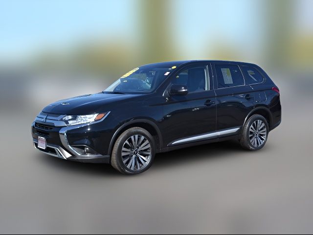 2020 Mitsubishi Outlander SE