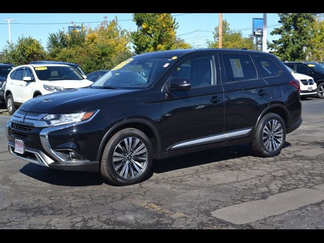 2020 Mitsubishi Outlander SE