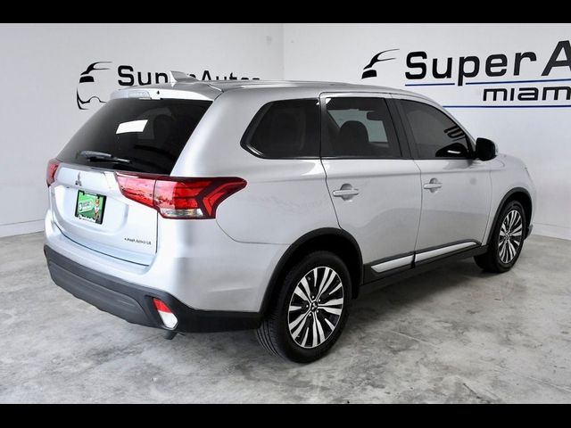 2020 Mitsubishi Outlander SE