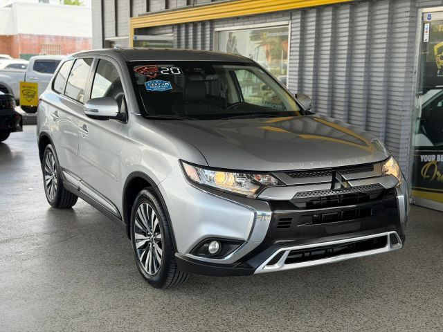 2020 Mitsubishi Outlander SE