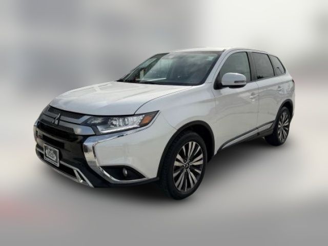 2020 Mitsubishi Outlander SE