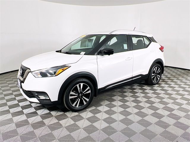 2020 Nissan Kicks SR