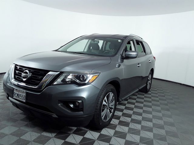 2020 Nissan Pathfinder SV