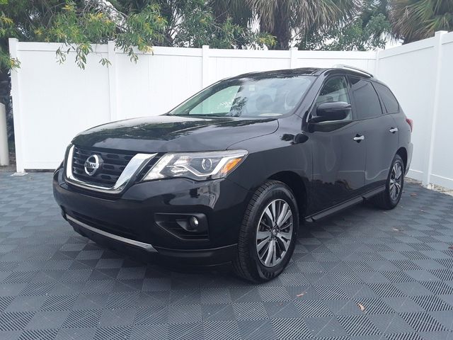 2020 Nissan Pathfinder SV