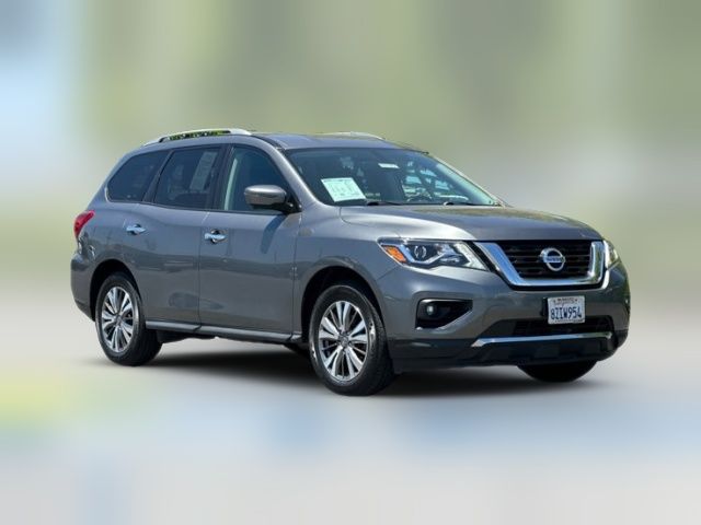2020 Nissan Pathfinder SL