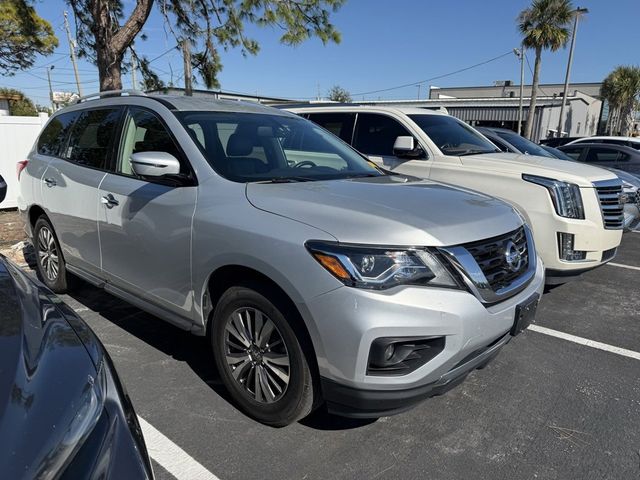 2020 Nissan Pathfinder SL