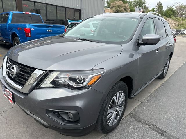 2020 Nissan Pathfinder SL