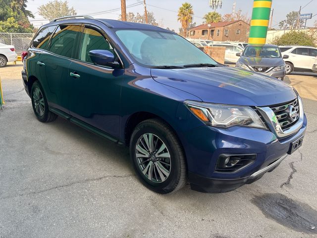 2020 Nissan Pathfinder SL