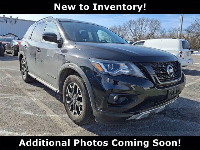 2020 Nissan Pathfinder SV