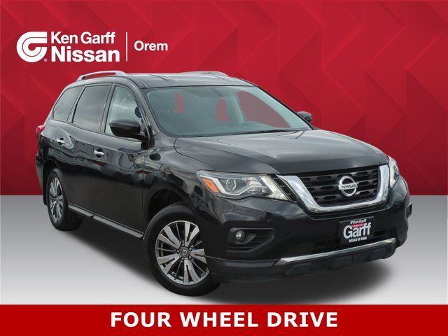 2020 Nissan Pathfinder SV