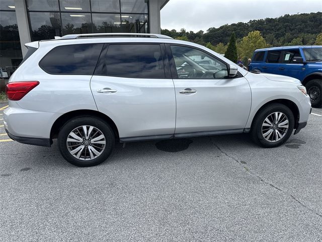 2020 Nissan Pathfinder SV