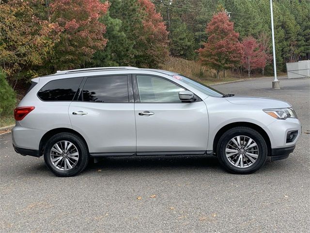 2020 Nissan Pathfinder SV