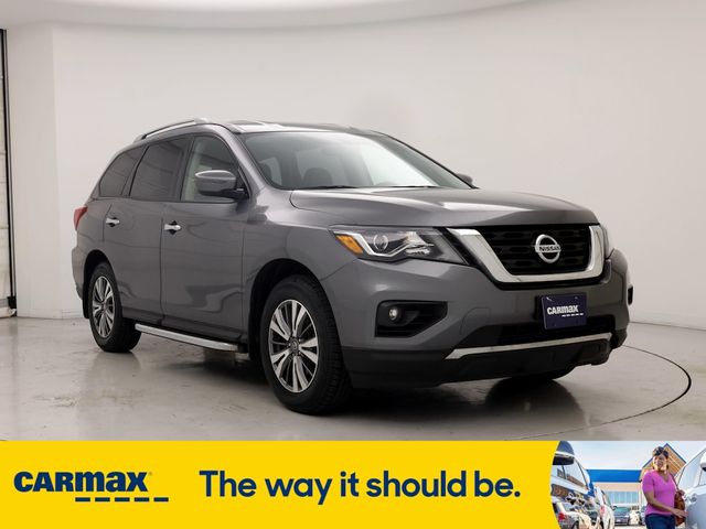 2020 Nissan Pathfinder SV