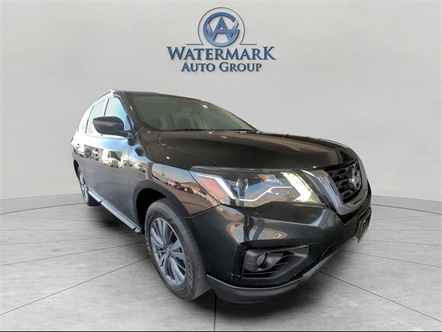 2020 Nissan Pathfinder SV