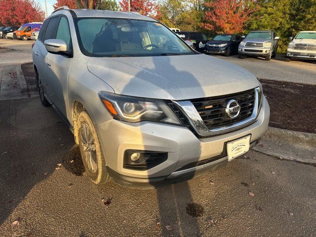 2020 Nissan Pathfinder SV