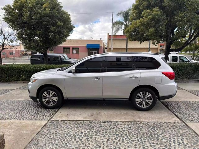 2020 Nissan Pathfinder SV