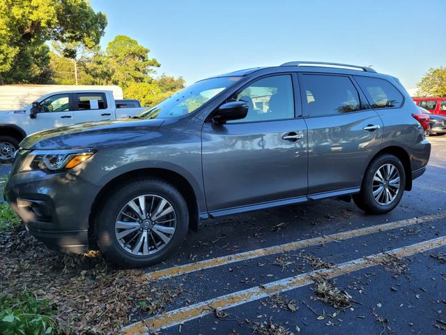 2020 Nissan Pathfinder SV