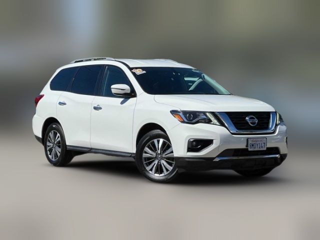 2020 Nissan Pathfinder SV