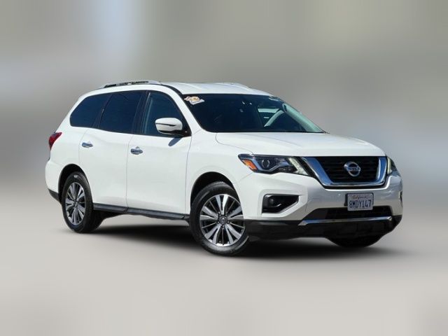 2020 Nissan Pathfinder SV