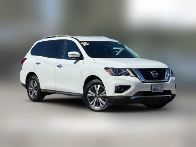 2020 Nissan Pathfinder SV