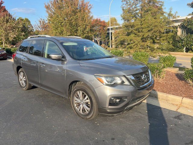 2020 Nissan Pathfinder SV