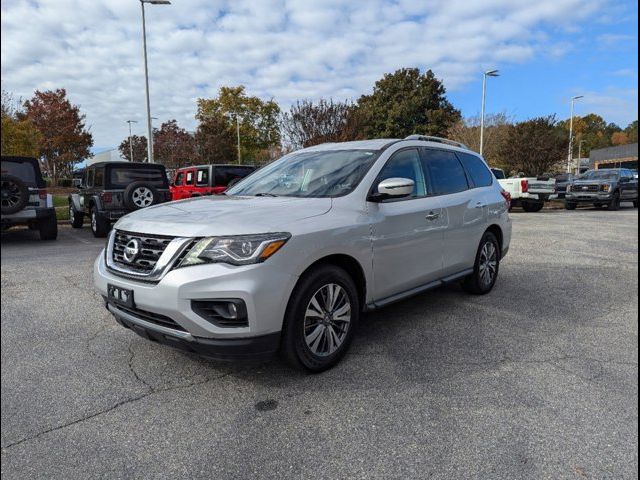 2020 Nissan Pathfinder SV