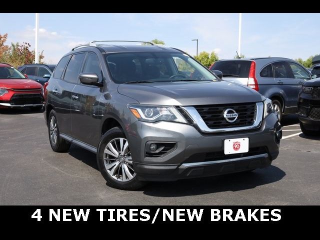 2020 Nissan Pathfinder SV