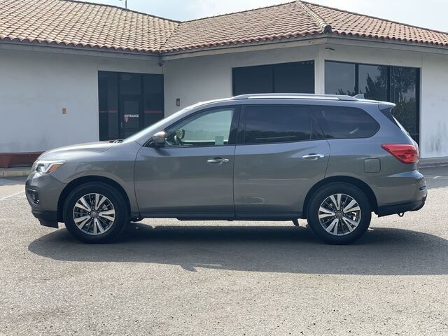 2020 Nissan Pathfinder SV