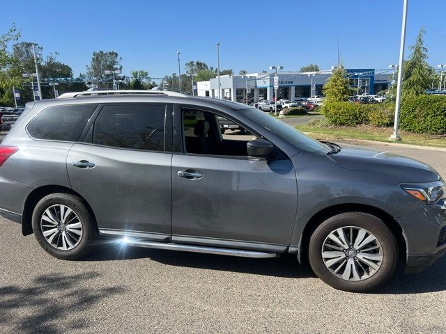 2020 Nissan Pathfinder SV