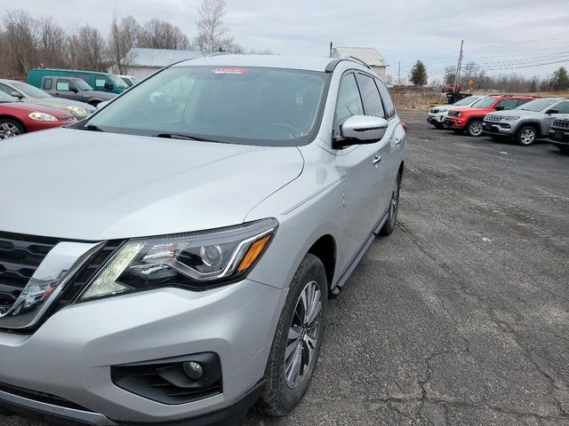 2020 Nissan Pathfinder SV