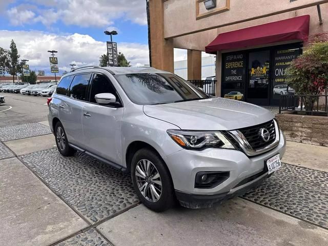 2020 Nissan Pathfinder SV