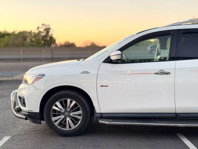 2020 Nissan Pathfinder SV