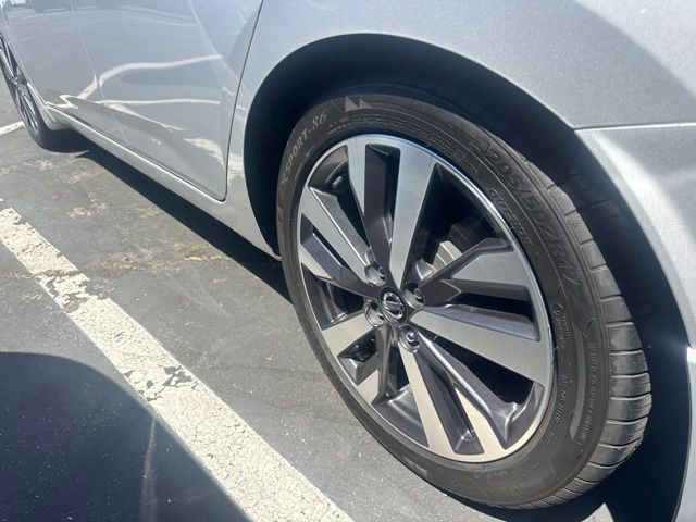 2020 Nissan Versa SR