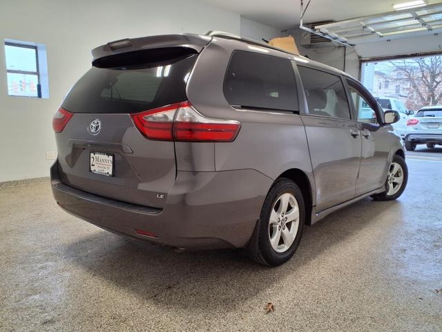 2020 Toyota Sienna LE